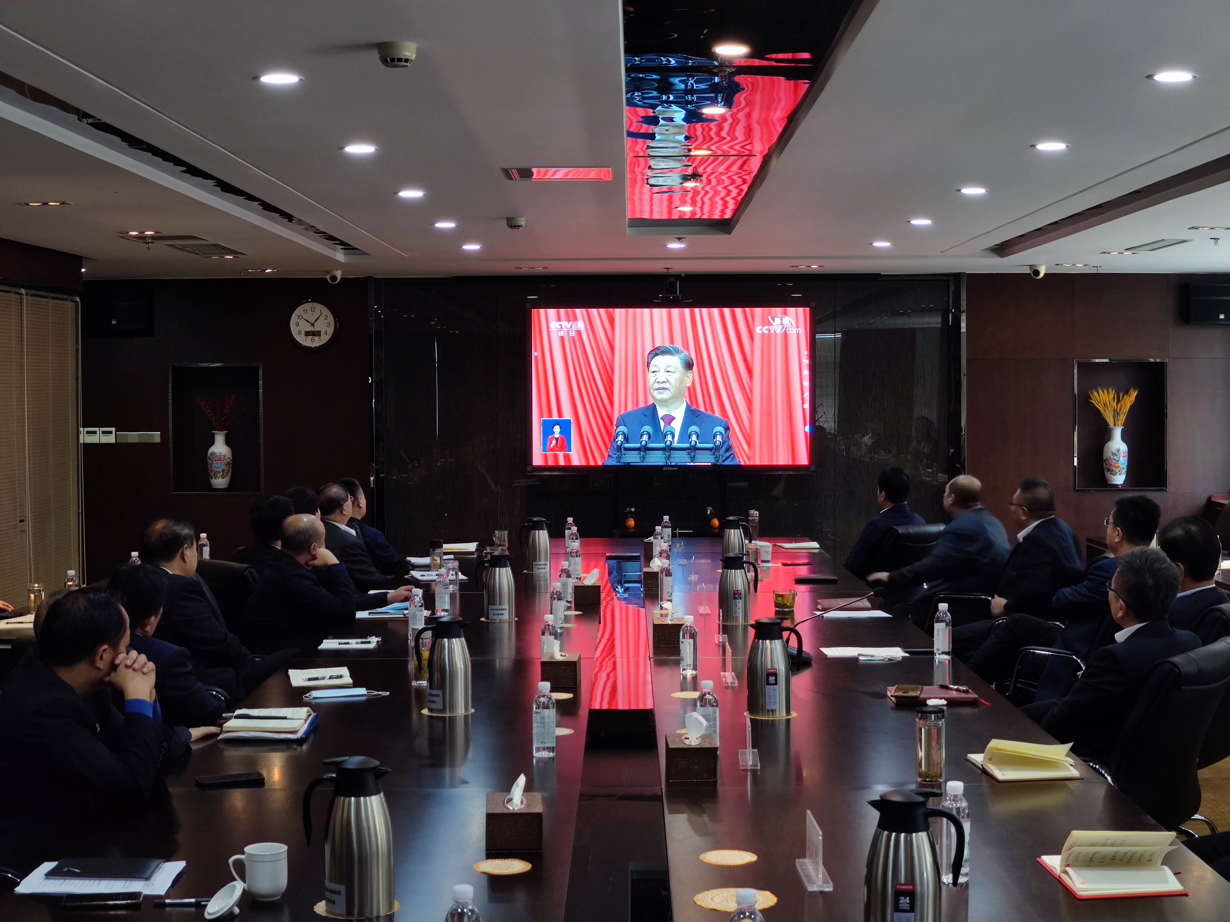 环球360集团党员干部群众 收看中国共产党第二十次全国代表大会开幕直播